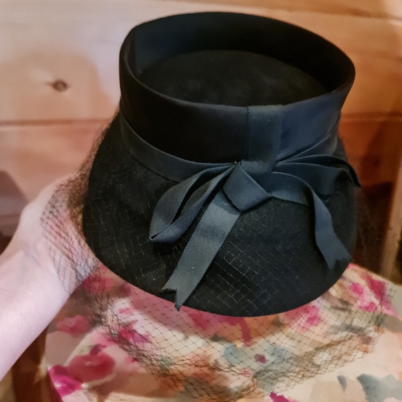 Bullock\'s of Los Angeles  Black Felt Satin Hat Bow Netting Veil Vintage 22.5 EUC main image 12
